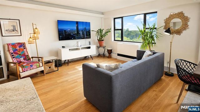8800 Boulevard East 8M, North Bergen, NJ 07047