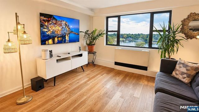 8800 Boulevard East 8M, North Bergen, NJ 07047