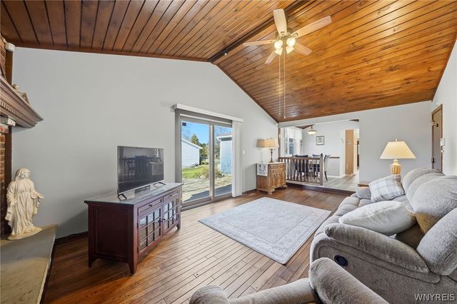 16 Rolling Hills Drive, Orchard Park, NY 14127