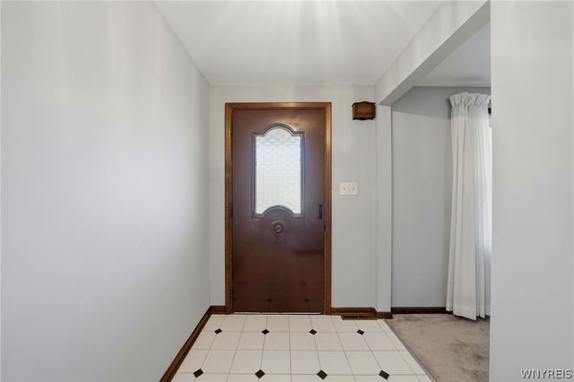 16 Rolling Hills Drive, Orchard Park, NY 14127