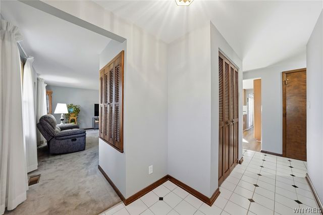 16 Rolling Hills Drive, Orchard Park, NY 14127