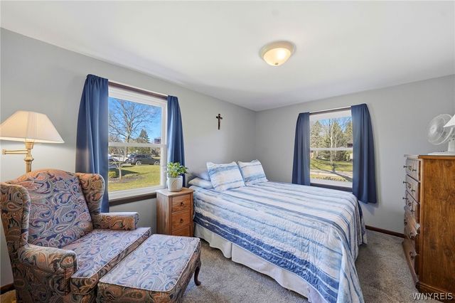 16 Rolling Hills Drive, Orchard Park, NY 14127