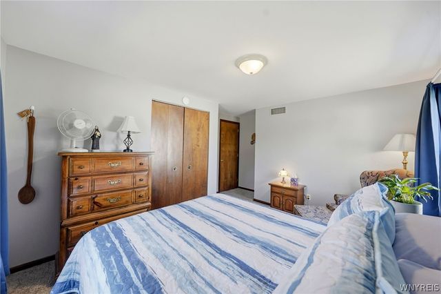 16 Rolling Hills Drive, Orchard Park, NY 14127