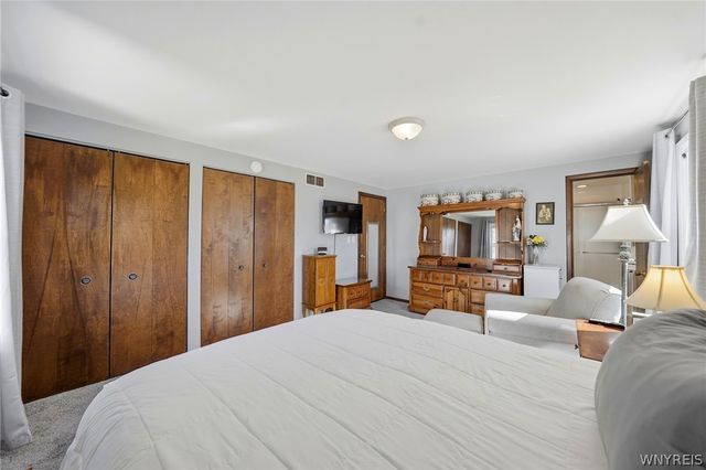 16 Rolling Hills Drive, Orchard Park, NY 14127