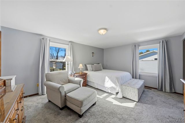 16 Rolling Hills Drive, Orchard Park, NY 14127