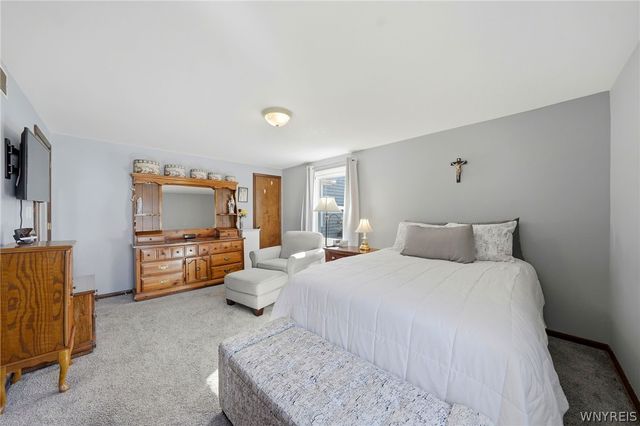 16 Rolling Hills Drive, Orchard Park, NY 14127