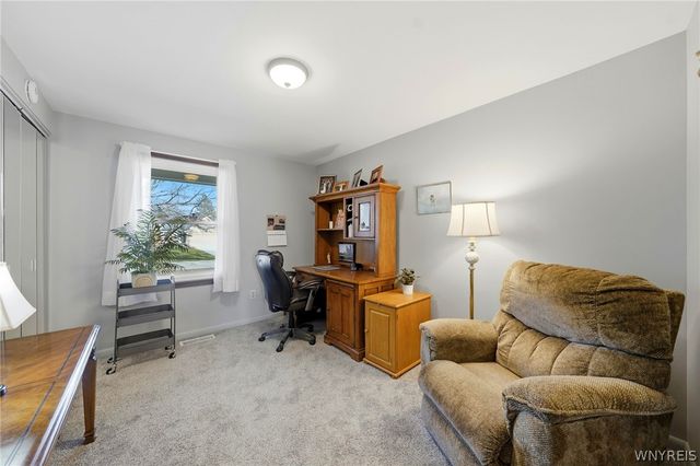 16 Rolling Hills Drive, Orchard Park, NY 14127