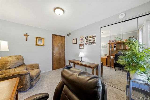 16 Rolling Hills Drive, Orchard Park, NY 14127