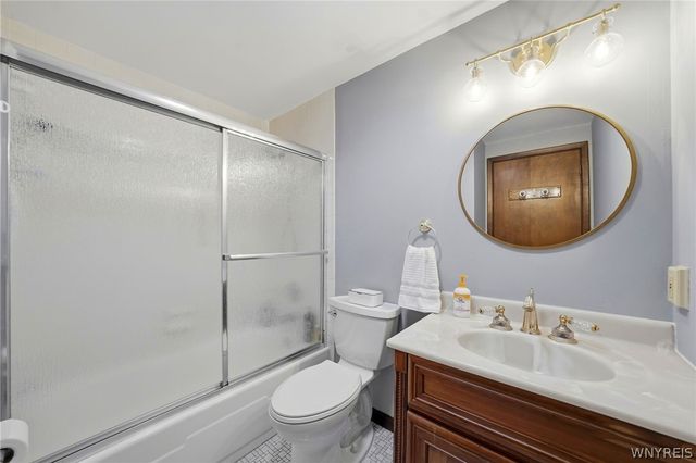 16 Rolling Hills Drive, Orchard Park, NY 14127