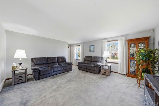 16 Rolling Hills Drive, Orchard Park, NY 14127