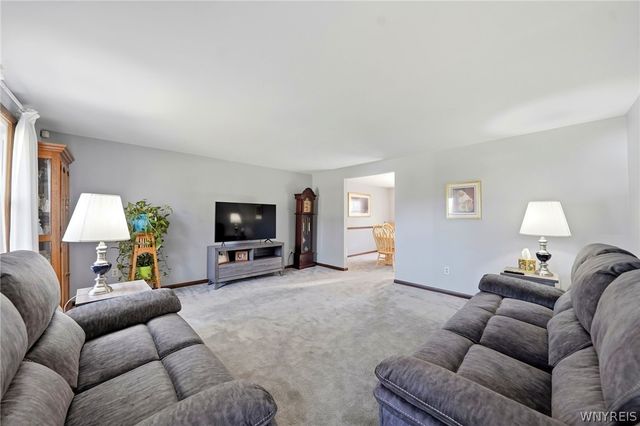 16 Rolling Hills Drive, Orchard Park, NY 14127