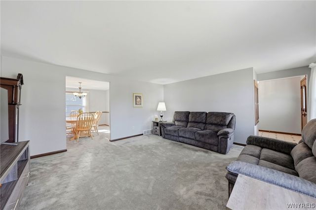 16 Rolling Hills Drive, Orchard Park, NY 14127