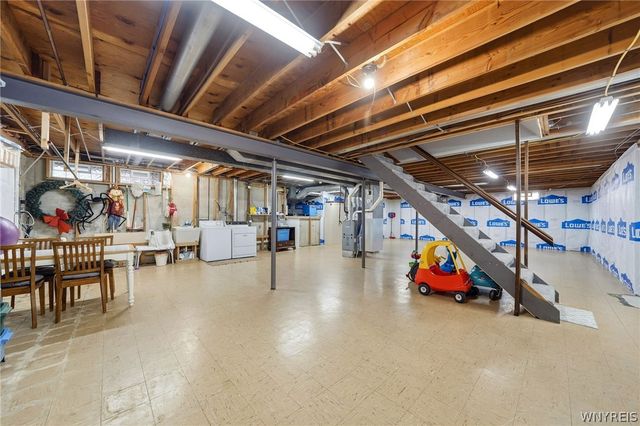 16 Rolling Hills Drive, Orchard Park, NY 14127