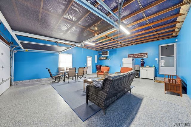 16 Rolling Hills Drive, Orchard Park, NY 14127