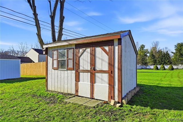 16 Rolling Hills Drive, Orchard Park, NY 14127