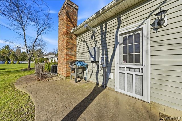 16 Rolling Hills Drive, Orchard Park, NY 14127