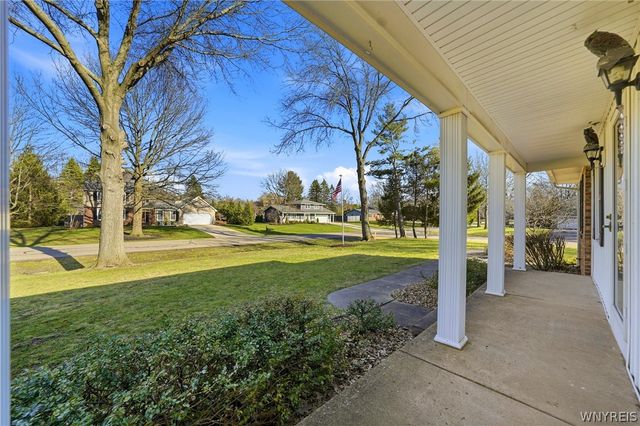 16 Rolling Hills Drive, Orchard Park, NY 14127