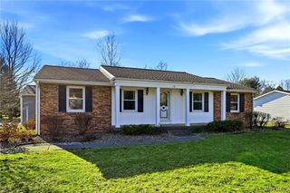 16 Rolling Hills Drive, Orchard Park, NY 14127