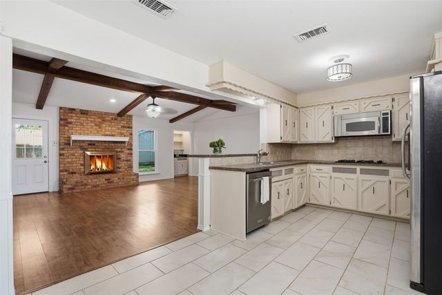 325 Navajo Drive, Keller, TX 76248
