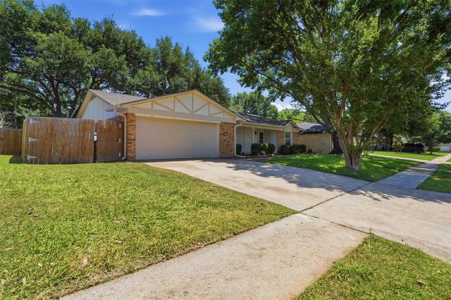 325 Navajo Drive, Keller, TX 76248