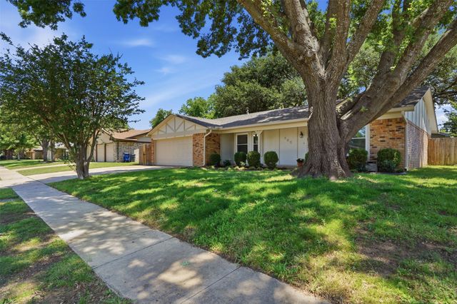 325 Navajo Drive, Keller, TX 76248