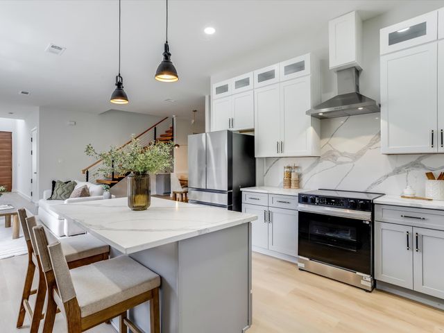 816 Premier Parkway, Grand Prairie, TX 75051