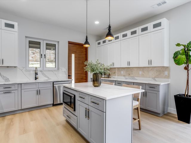 816 Premier Parkway, Grand Prairie, TX 75051