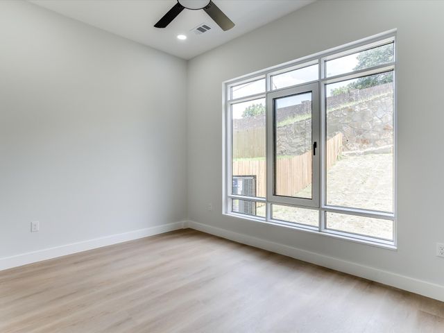 816 Premier Parkway, Grand Prairie, TX 75051
