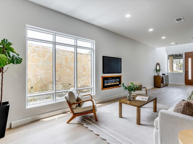 816 Premier Parkway, Grand Prairie, TX 75051