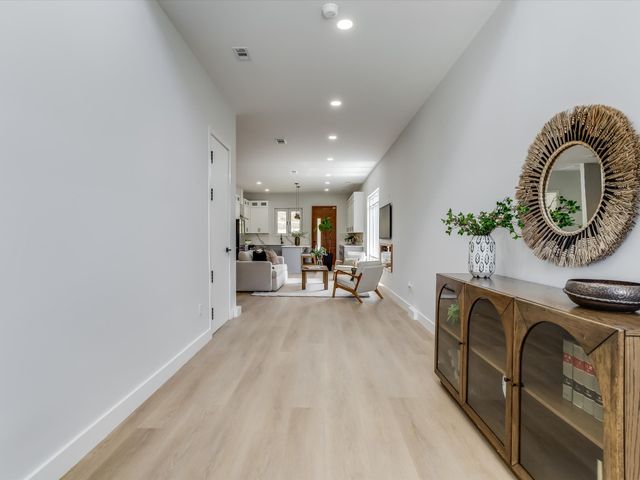816 Premier Parkway, Grand Prairie, TX 75051