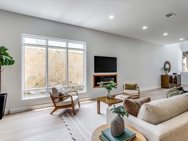 816 Premier Parkway, Grand Prairie, TX 75051