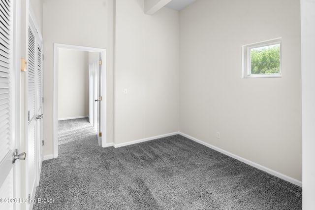 2745 Grinstead Dr APT 211, Louisville, KY 40206
