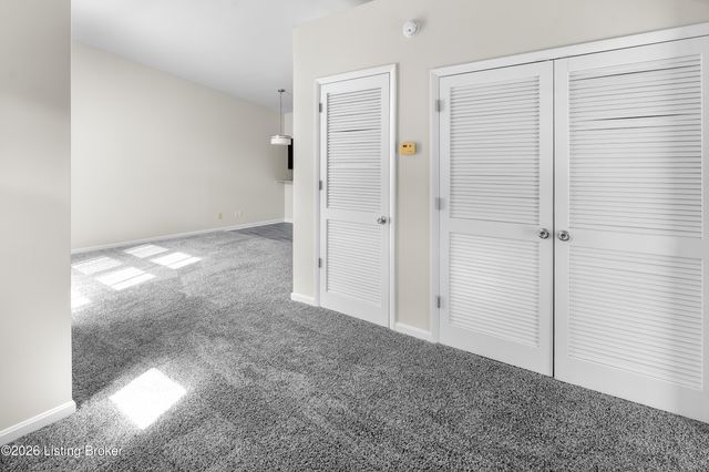2745 Grinstead Dr APT 211, Louisville, KY 40206