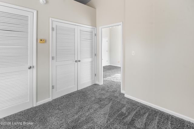 2745 Grinstead Dr APT 211, Louisville, KY 40206