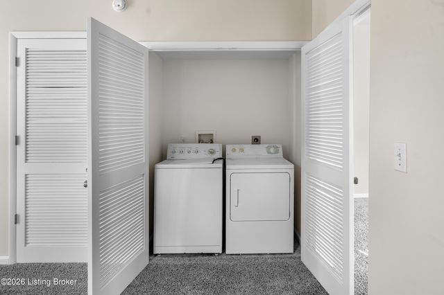 2745 Grinstead Dr APT 211, Louisville, KY 40206
