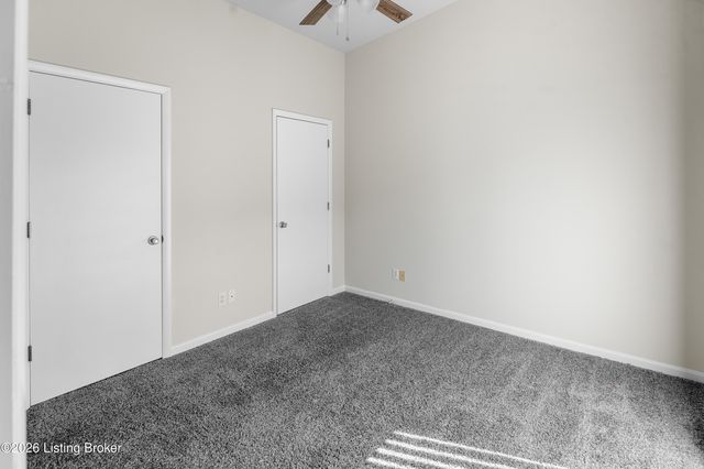 2745 Grinstead Dr APT 211, Louisville, KY 40206