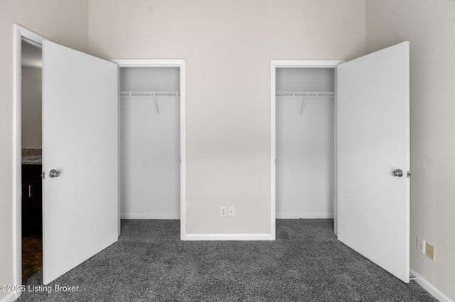 2745 Grinstead Dr APT 211, Louisville, KY 40206
