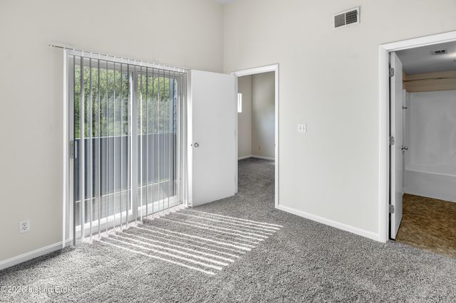 2745 Grinstead Dr APT 211, Louisville, KY 40206