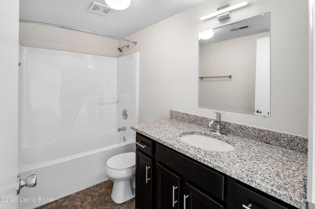2745 Grinstead Dr APT 211, Louisville, KY 40206