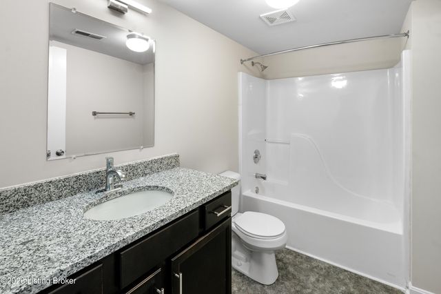 2745 Grinstead Dr APT 211, Louisville, KY 40206
