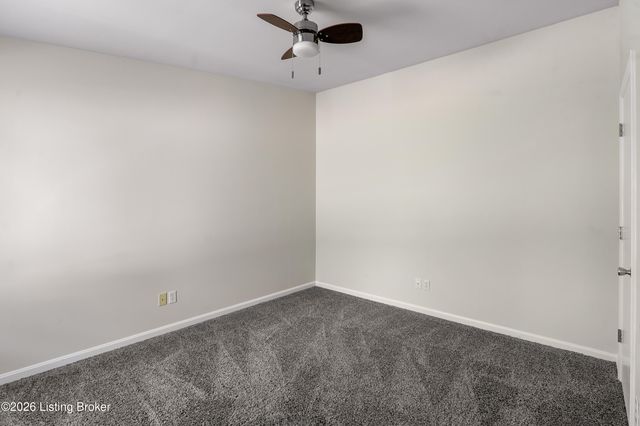 2745 Grinstead Dr APT 211, Louisville, KY 40206