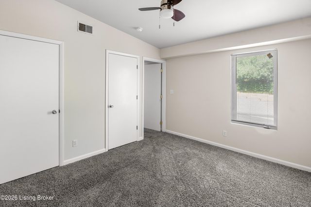 2745 Grinstead Dr APT 211, Louisville, KY 40206