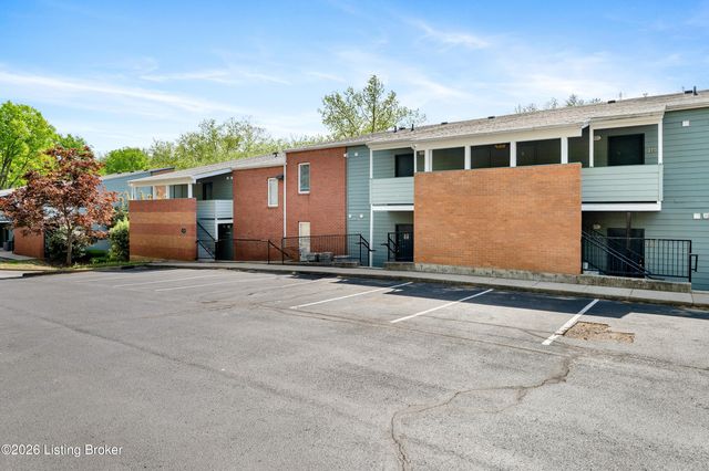 2745 Grinstead Dr APT 211, Louisville, KY 40206