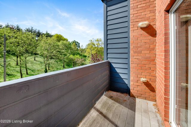 2745 Grinstead Dr APT 211, Louisville, KY 40206