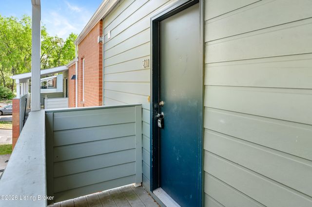 2745 Grinstead Dr APT 211, Louisville, KY 40206