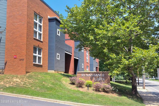 2745 Grinstead Dr APT 211, Louisville, KY 40206