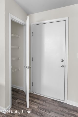 2745 Grinstead Dr APT 211, Louisville, KY 40206