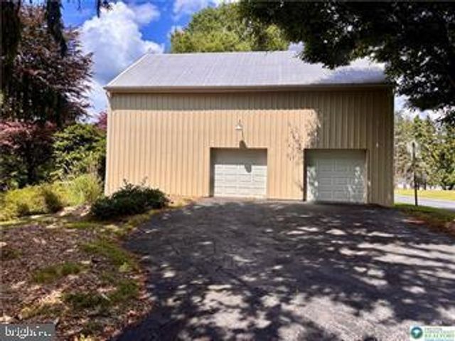 3590 DRIFTING DR, Hellertown, PA 18055