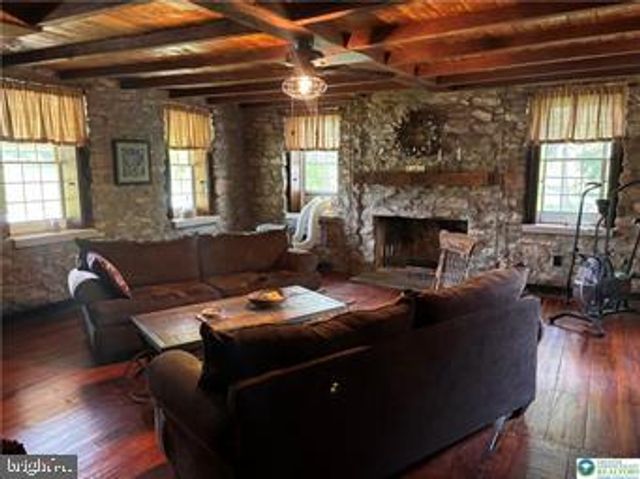 3590 DRIFTING DR, Hellertown, PA 18055
