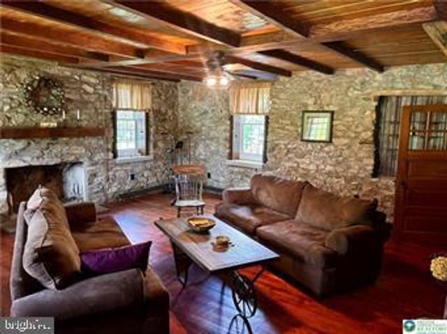 3590 DRIFTING DR, Hellertown, PA 18055